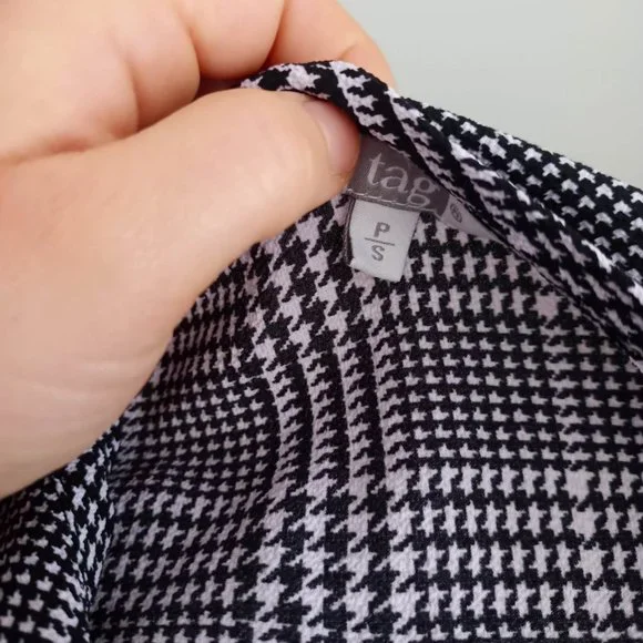 Nice blouse - Picture 2 of 2